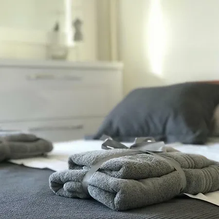 Apartment M&r *