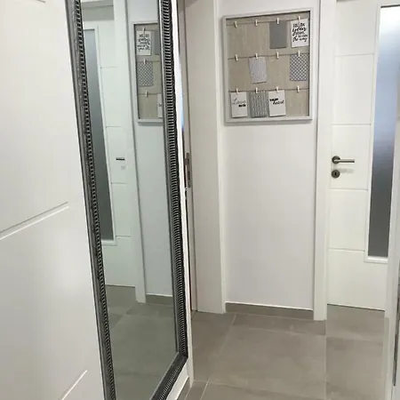 Apartment M&r *