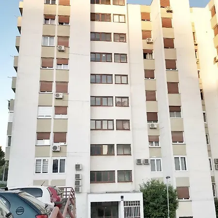 Apartment M&r